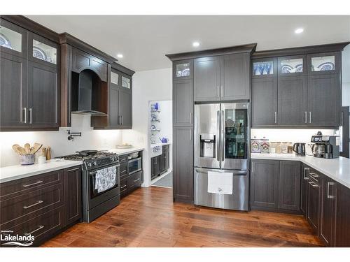 515 Lorne Street, Gravenhurst, ON - Indoor Photo Showing Kitchen With Upgraded Kitchen