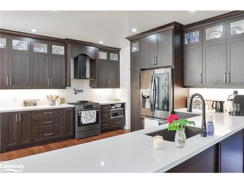 515 Lorne Street, Gravenhurst, ON - Indoor Photo Showing Kitchen With Upgraded Kitchen