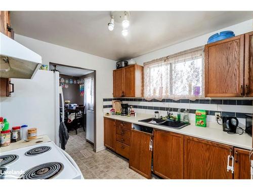 538 Nelson Street, Midland, ON - Indoor Photo Showing Kitchen With Double Sink