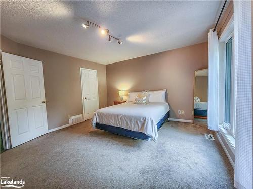 44 Fairways Court, Bracebridge, ON - Indoor Photo Showing Bedroom