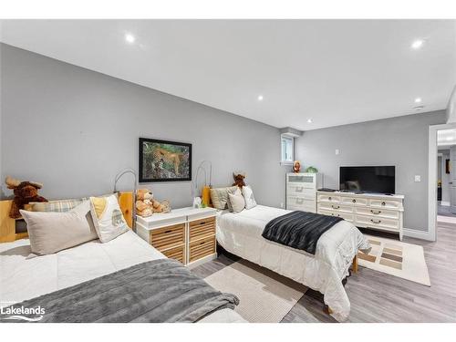 33 South Harbour Drive, Bobcaygeon, ON - Indoor Photo Showing Bedroom