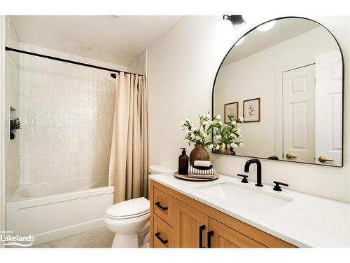 29 Godden Street, Collingwood, ON - Indoor Photo Showing Bathroom