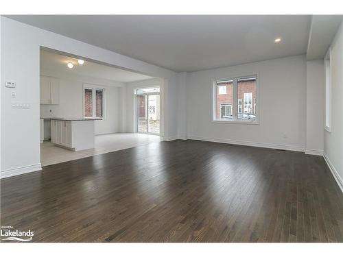 11 Amber Drive, Wasaga Beach, ON - Indoor Photo Showing Living Room