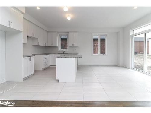 11 Amber Drive, Wasaga Beach, ON - Indoor Photo Showing Kitchen