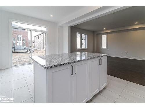 11 Amber Drive, Wasaga Beach, ON - Indoor Photo Showing Kitchen