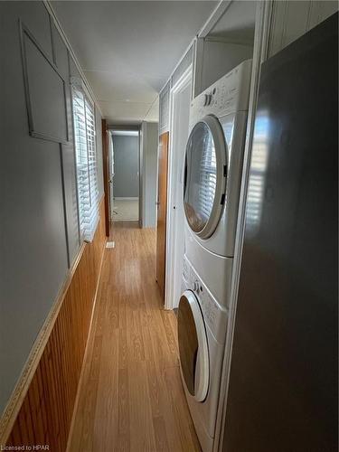 8 Iroquois Lane, Meneset, ON - Indoor Photo Showing Laundry Room