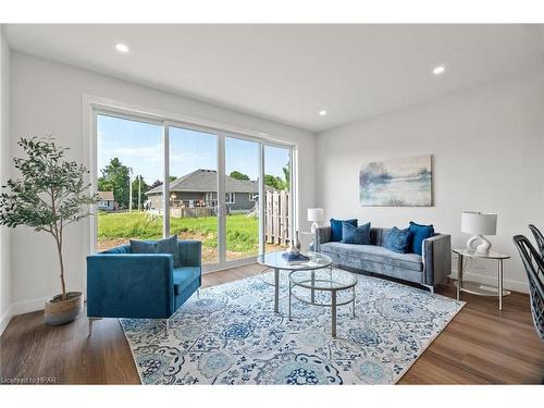 167 Elgin Avenue E, Goderich, ON - Indoor Photo Showing Living Room