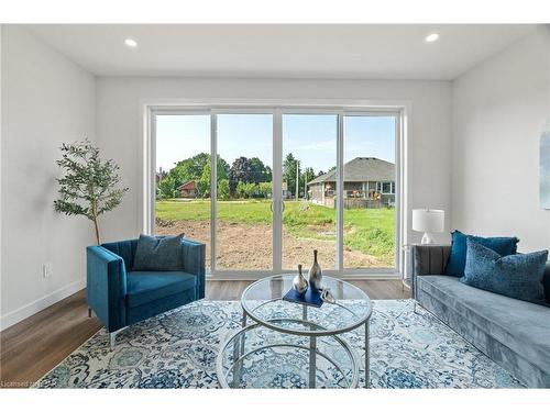 167 Elgin Avenue E, Goderich, ON - Indoor Photo Showing Living Room