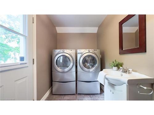 210 William Street, Wingham, ON - Indoor Photo Showing Laundry Room
