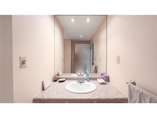 55 William Street N, Clinton, ON - Indoor Photo Showing Bathroom