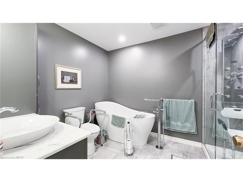 55 William Street N, Clinton, ON - Indoor Photo Showing Bathroom