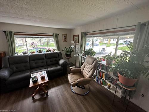79 Fairview Crescent, Listowel, ON - Indoor Photo Showing Living Room