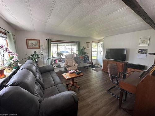 79 Fairview Crescent, Listowel, ON - Indoor Photo Showing Living Room