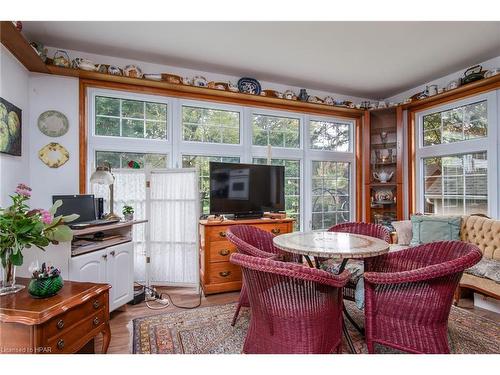 49 William Street N, Clinton, ON - Indoor Photo Showing Living Room