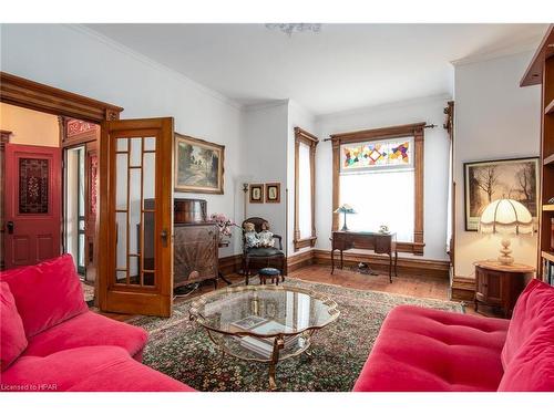 49 William Street N, Clinton, ON - Indoor Photo Showing Living Room