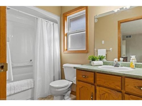 29-59 Eagle Drive, Stratford, ON - Indoor Photo Showing Bathroom