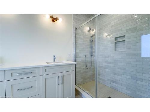 21 Orchard Drive, Stratford, ON - Indoor Photo Showing Bathroom