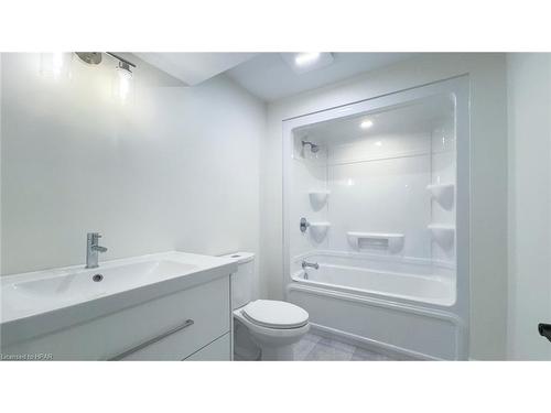 21 Orchard Drive, Stratford, ON - Indoor Photo Showing Bathroom