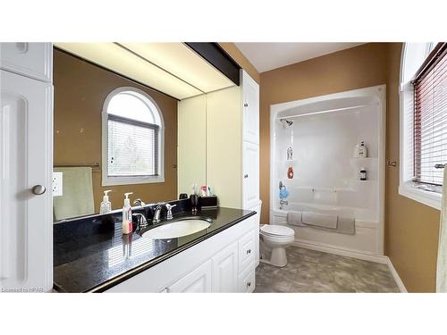 3023 Alice Street, Fordwich, ON - Indoor Photo Showing Bathroom