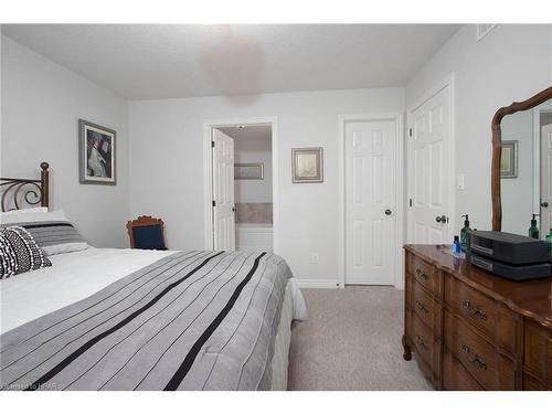 7-223 Napier Street, Mitchell, ON - Indoor Photo Showing Bedroom