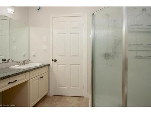 7-223 Napier Street, Mitchell, ON - Indoor Photo Showing Bathroom