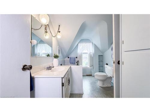 140 Stonehouse Street, Goderich, ON - Indoor Photo Showing Bathroom