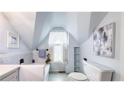 140 Stonehouse Street, Goderich, ON - Indoor Photo Showing Bathroom