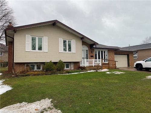 17 Suncoast Drive W, Goderich, ON - Outdoor With Facade