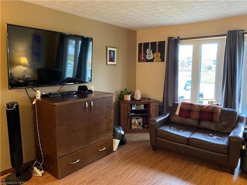 17 Suncoast Drive W, Goderich, ON - Indoor Photo Showing Living Room