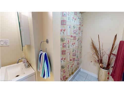 11 Greenwood Road, Ingersoll, ON - Indoor Photo Showing Bathroom