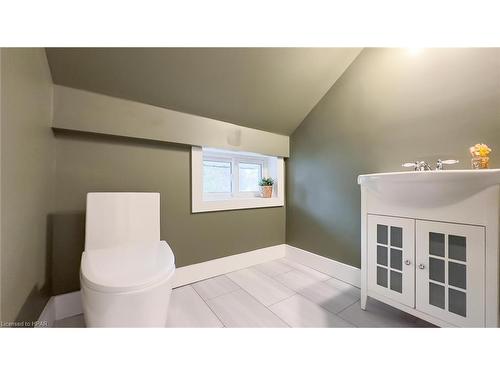 126 Huron Street, Clinton, ON - Indoor Photo Showing Bedroom