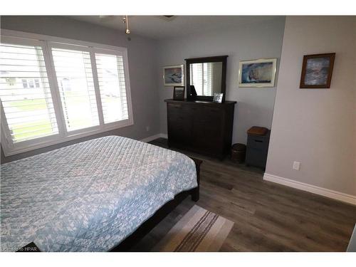 88 Huron Heights Drive, Ashfield-Colborne-Wawanosh, ON - Indoor Photo Showing Bedroom