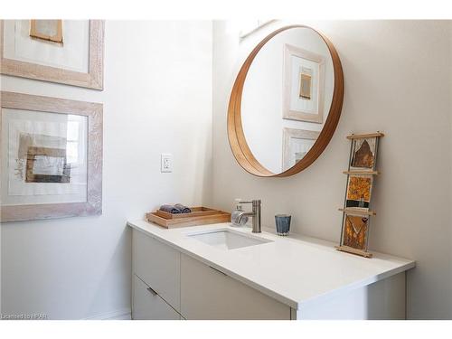 2B-189 Elizabeth Street, St. Marys, ON - Indoor Photo Showing Bathroom