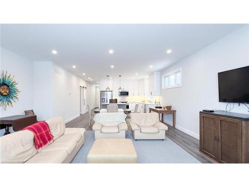 459 Warren Street, Goderich, ON - Indoor Photo Showing Living Room