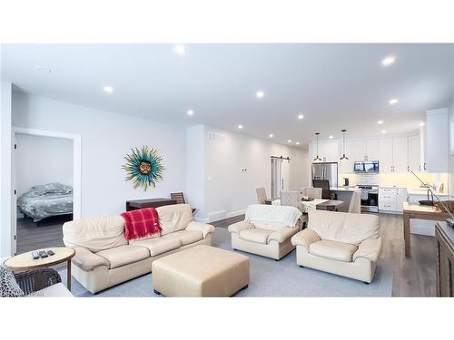 459 Warren Street, Goderich, ON - Indoor Photo Showing Living Room