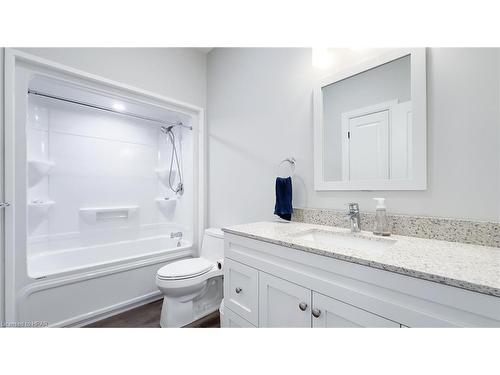 459 Warren Street, Goderich, ON - Indoor Photo Showing Bathroom