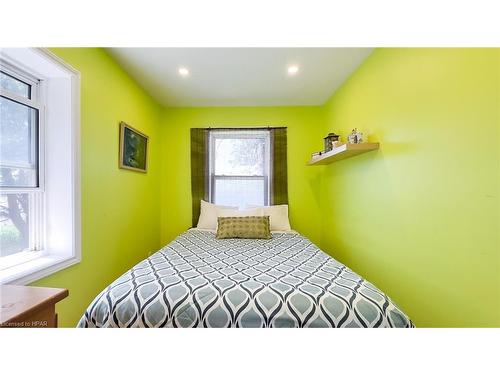 73883 Bluewater Highway, Zurich, ON - Indoor Photo Showing Bedroom