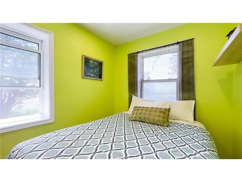 73883 Bluewater Highway, Zurich, ON - Indoor Photo Showing Bedroom