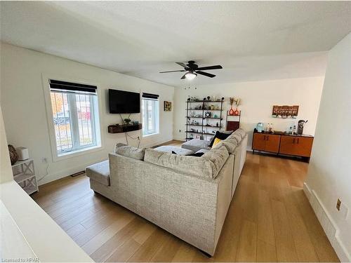 26 Jordan Drive, Belgrave, ON - Indoor Photo Showing Living Room