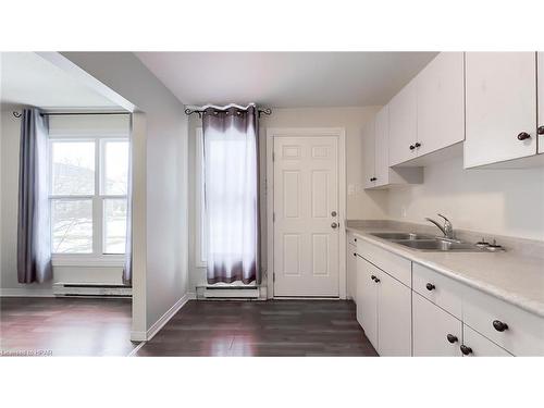 9-9 St Charles Street, Vanastra, ON - Indoor Photo Showing Kitchen With Double Sink