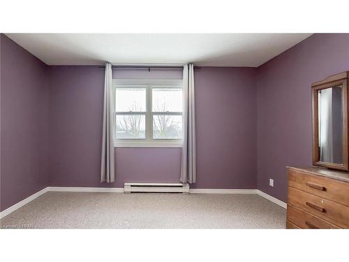 9-9 St Charles Street, Vanastra, ON - Indoor Photo Showing Other Room