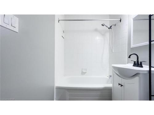 9-9 St Charles Street, Vanastra, ON - Indoor Photo Showing Bathroom