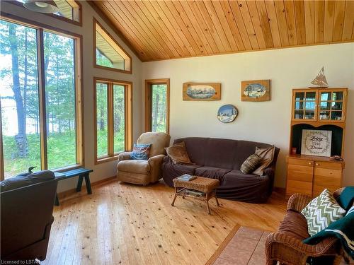 Lt25 Sandy Island, Sturgeon Falls, ON - Indoor Photo Showing Living Room