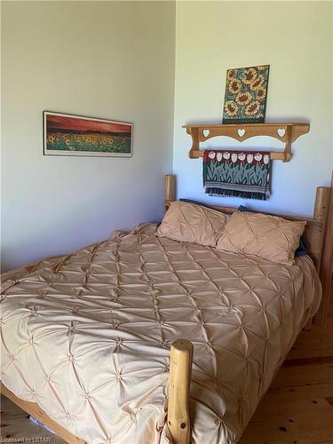 Lt25 Sandy Island, Sturgeon Falls, ON - Indoor Photo Showing Bedroom