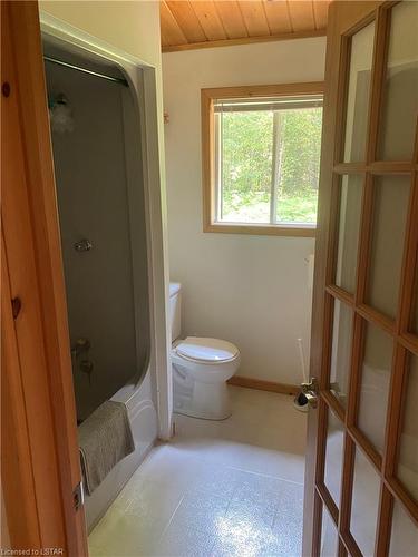 Lt25 Sandy Island, Sturgeon Falls, ON - Indoor Photo Showing Bathroom