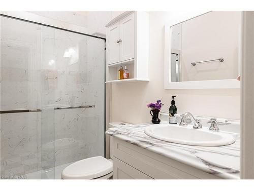 95 Milton Street, Stratford, ON - Indoor Photo Showing Bathroom