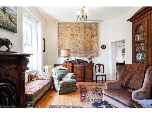 95 Milton Street, Stratford, ON - Indoor Photo Showing Living Room