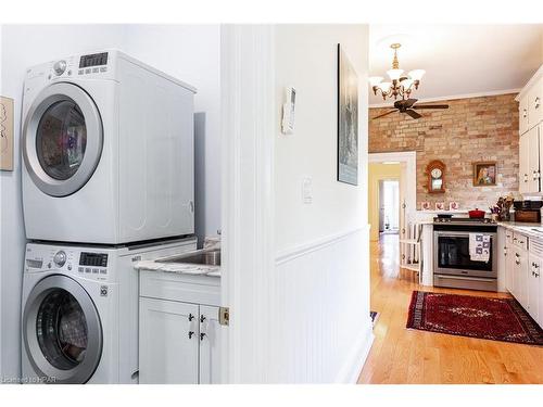 95 Milton Street, Stratford, ON - Indoor Photo Showing Laundry Room