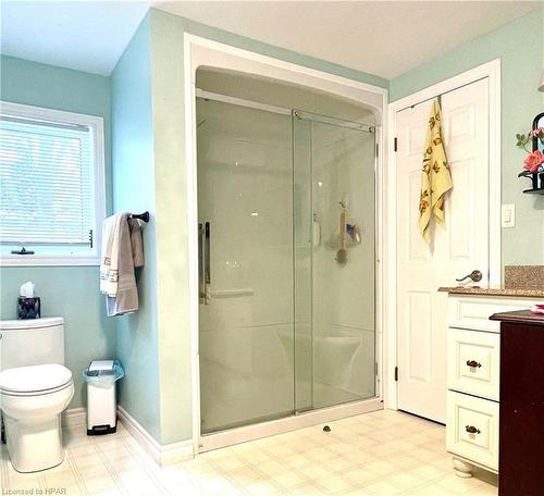 2 Ruth Street, Huron Haven, ON - Indoor Photo Showing Bathroom