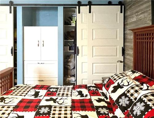 2 Ruth Street, Huron Haven, ON - Indoor Photo Showing Bedroom
